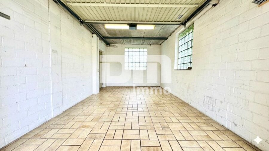 Großzügiges Einfamilienhaus in begehrter Lage mit Balkonen und Traumgarten + Terrasse - Souterrain Garage